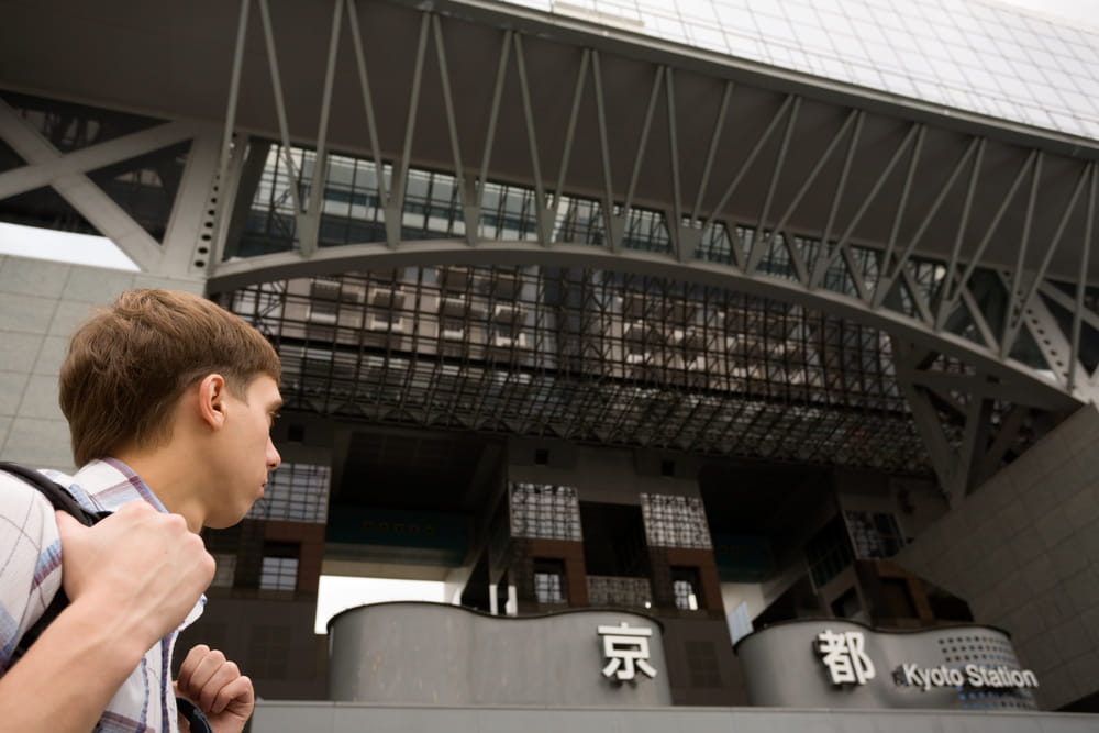 京都 荷物を持ち運ぶのはもう古い Jr京都駅の荷物預かりサービス キャリーサービスで手ぶら観光を楽しもう Tebura